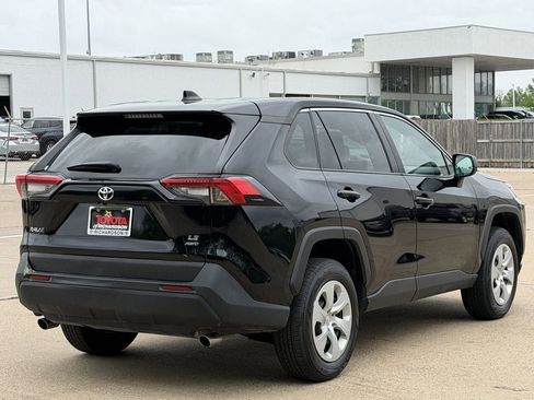 Used 2024 Toyota RAV4 LE AWD/4WD image 4