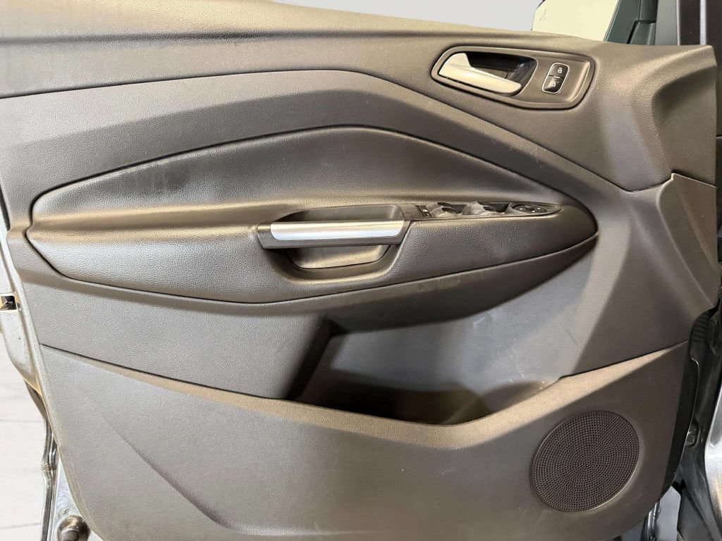 Used 2017 Ford Escape SE w/ SE Leather Comfort Package FWD image 16