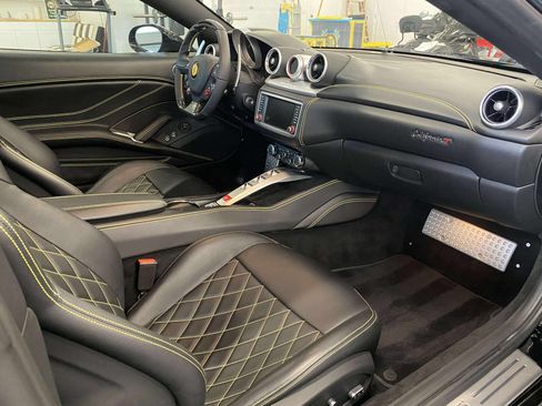Used 2015 Ferrari California T RWD image 8