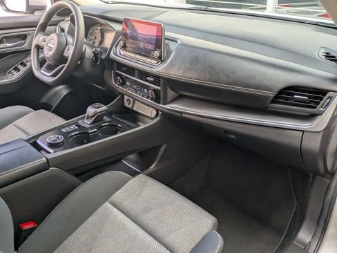 Used 2024 Nissan Rogue SV AWD/4WD image 29