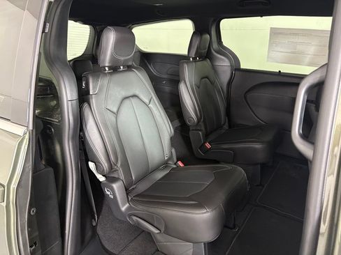 New 2027 Chrysler Pacifica Select FWD image 41