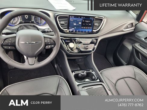 New 2026 Chrysler Pacifica Limited w/ S Appearance Package image 8