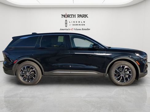 New 2026 Lincoln Nautilus Premier AWD/4WD image 2