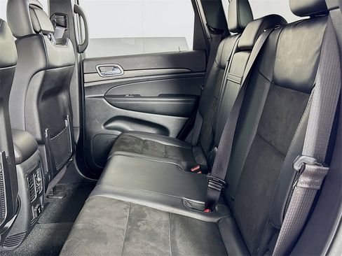 Used 2022 Jeep Grand Cherokee Laredo X image 12