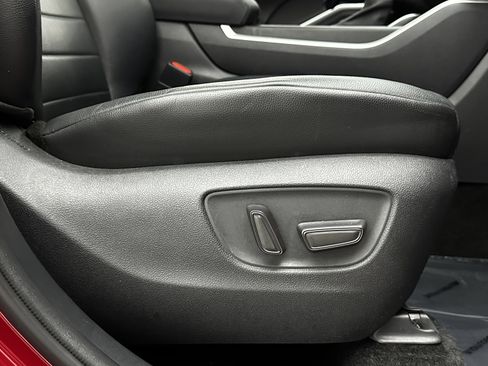 Used 2020 Toyota Highlander XLE image 35