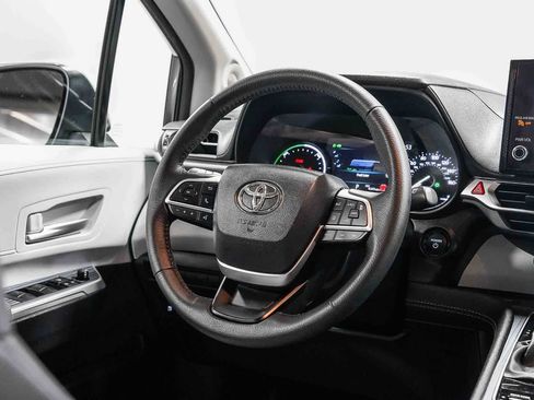 Certified 2026 Toyota Sienna XLE FWD image 16