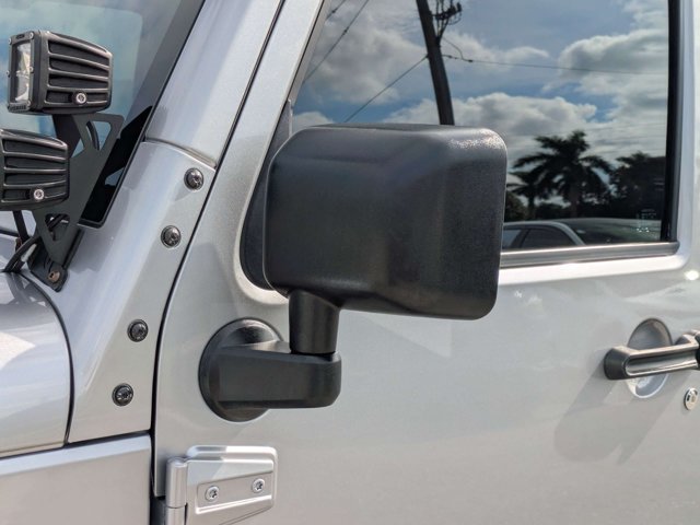 Used 2017 Jeep Wrangler Unlimited Sahara w/ Connectivity Group AWD/4WD image 12
