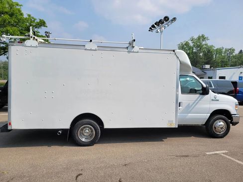 Used 2016 Ford E-450 and Econoline 450 Super Duty image 3
