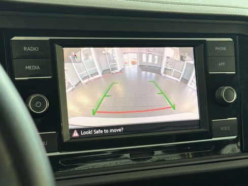 Used 2022 Volkswagen Jetta SE FWD image 18