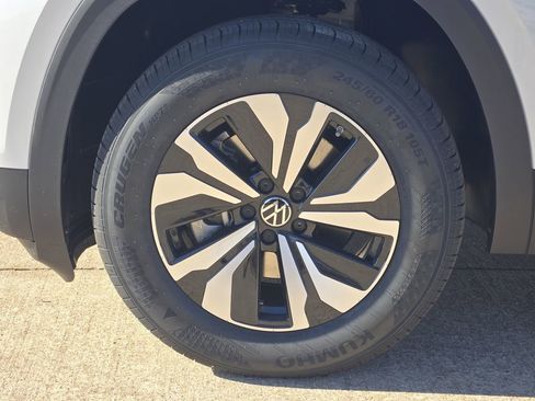 New 2026 Volkswagen Atlas SE image 10