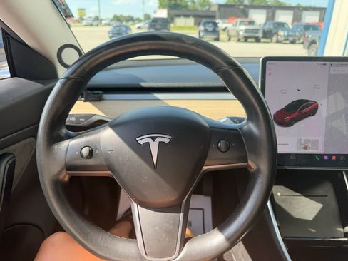 Used 2018 Tesla Model 3 Long Range RWD image 13