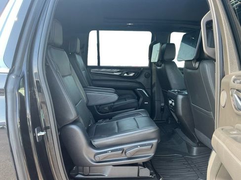 Used 2021 GMC Yukon XL Denali w/ Denali Premium Package AWD/4WD image 23