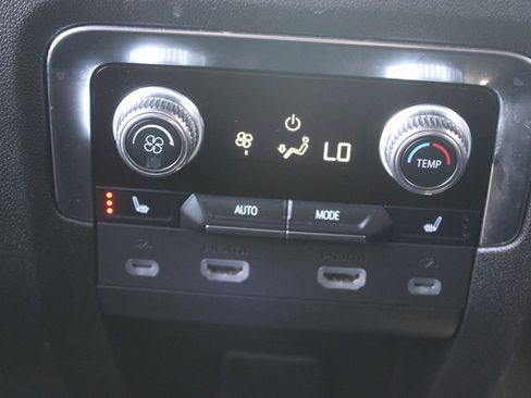 Used 2023 GMC Yukon Denali Ultimate w/ LPO, Floor Liner Package AWD/4WD image 30