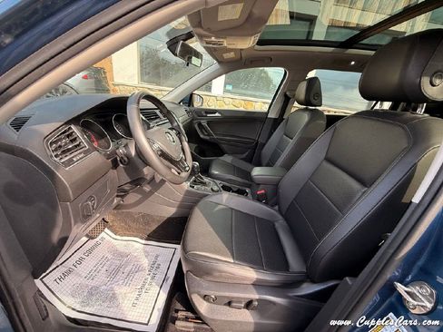 Used 2020 Volkswagen Tiguan SE w/ Panoramic Sunroof Package image 28