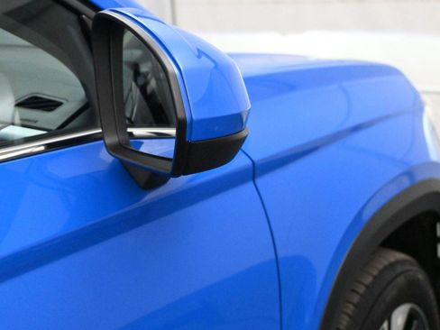 Used 2025 Volkswagen Taos SE w/ Panoramic Sunroof Package image 15