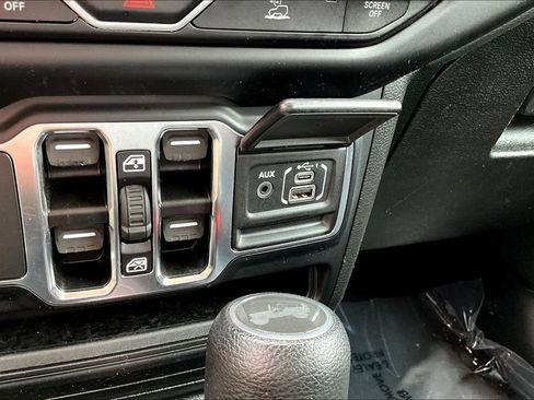 Used 2022 Jeep Wrangler Unlimited Sahara AWD/4WD image 18
