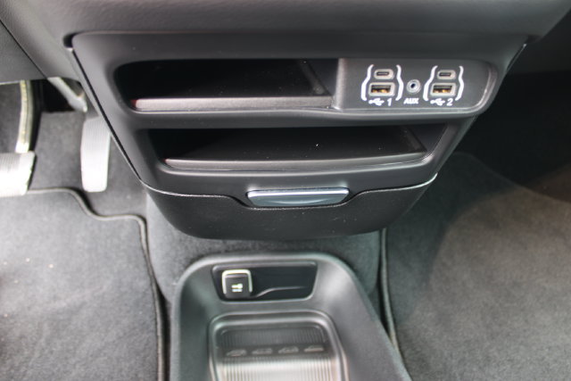 Used 2025 Chrysler Voyager LX FWD image 22