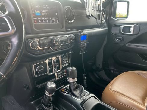 Used 2020 Jeep Gladiator Overland w/ LED Lighting Group AWD/4WD image 15