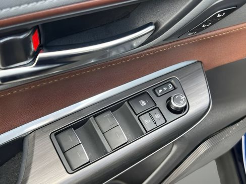 Certified 2023 Toyota Venza XLE AWD/4WD image 10