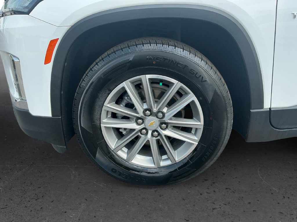Used 2022 Chevrolet Traverse LT FWD image 13