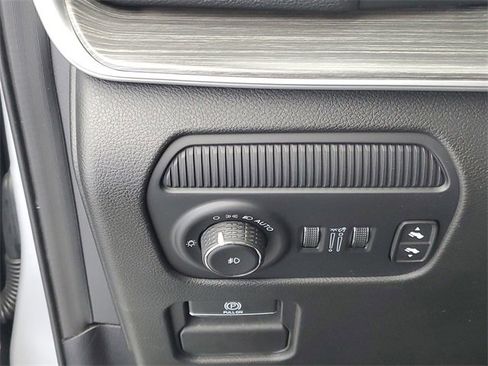 Used 2024 Jeep Wagoneer L Series II w/ Flexible Seating Group image 31