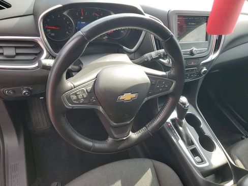 Used 2019 Chevrolet Equinox LT w/ Driver Convenience Package image 12