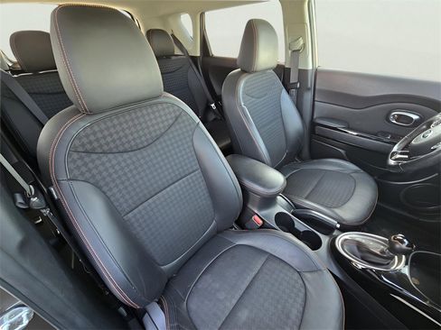 Used 2018 Kia Soul ! image 5