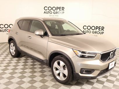 Used 2022 Volvo XC40 T5 Momentum