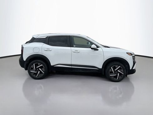 Used 2025 Nissan Kicks SV FWD image 8