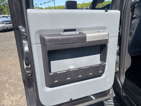 Used 2015 Ford F250 XLT w/ XLT Premium Package AWD/4WD image 33