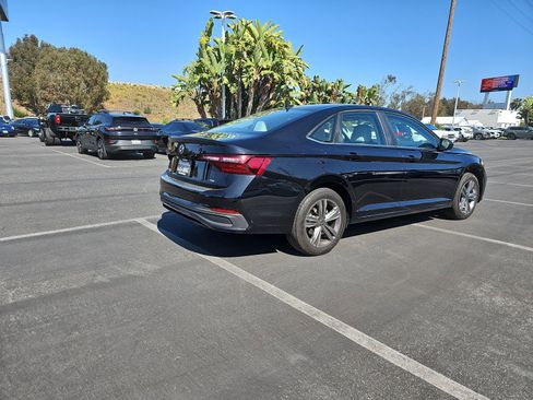 Used 2023 Volkswagen Jetta SE image 5
