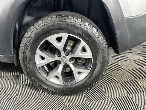 Used 2017 Jeep Cherokee Trailhawk w/ Comfort/Convenience Group image 34