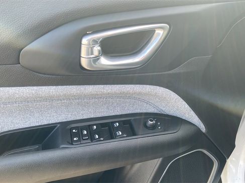 Used 2024 Jeep Compass Latitude image 21