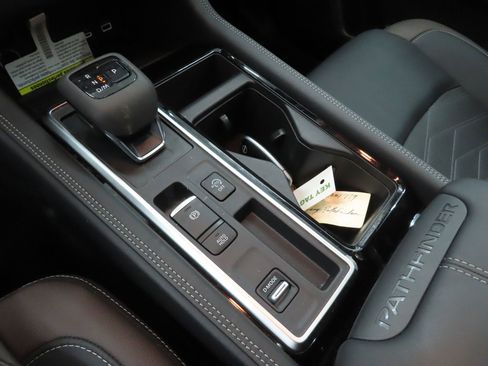 Used 2025 Nissan Pathfinder Platinum w/ Cargo Package image 15