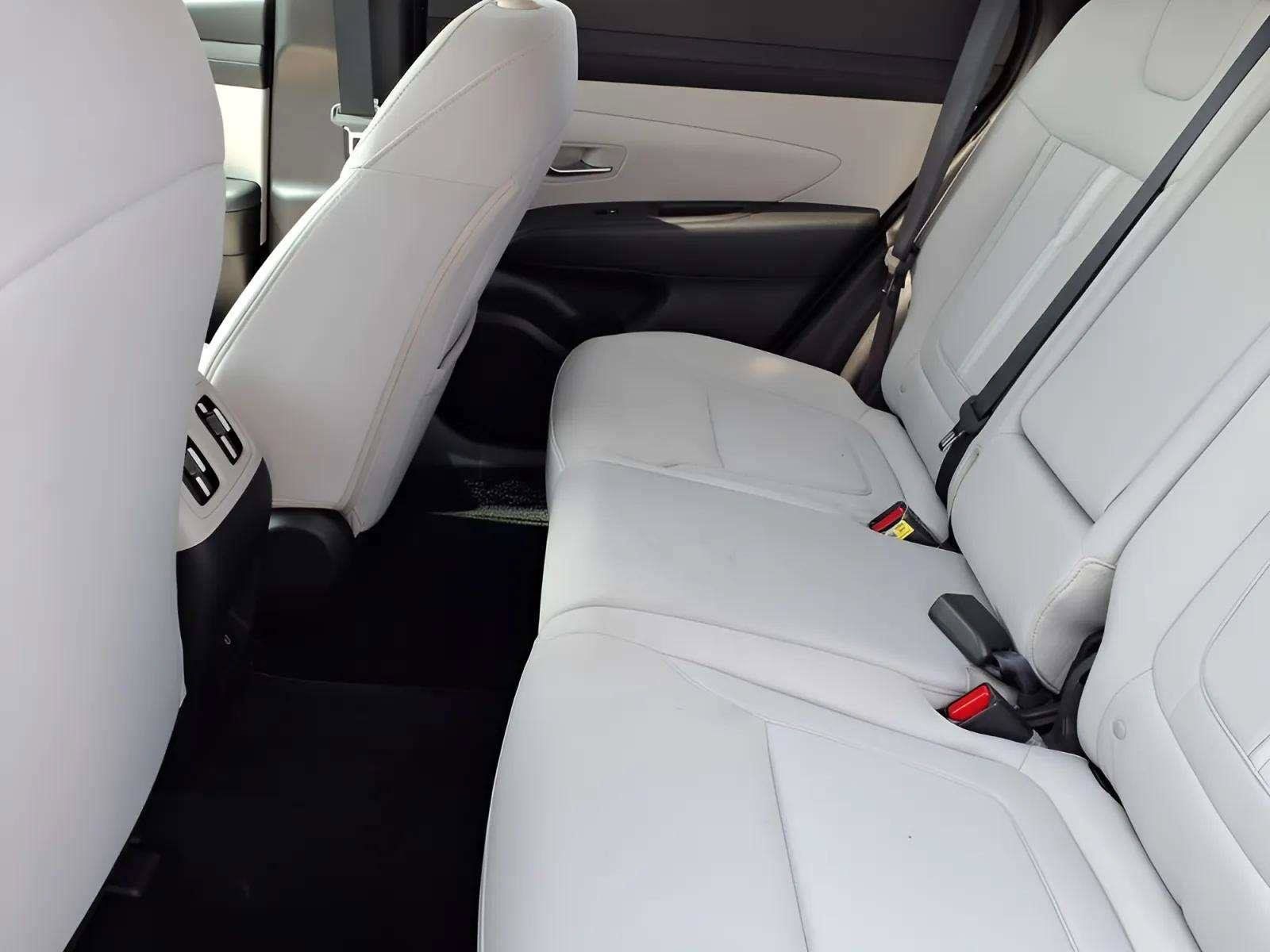Certified 2025 Hyundai Tucson SEL FWD image 9