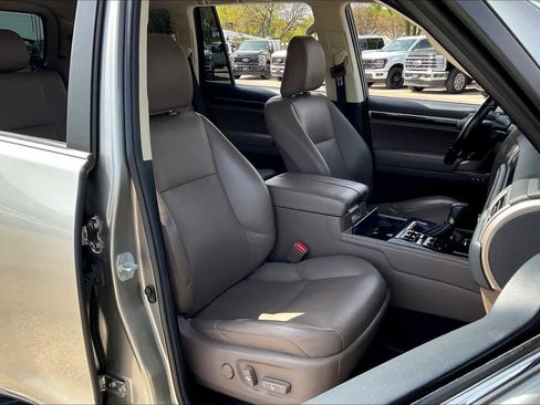 Used 2021 Lexus GX 460 Luxury w/ Accessory Package AWD/4WD image 9