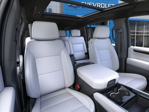 New 2025 Chevrolet Suburban Premier image 16