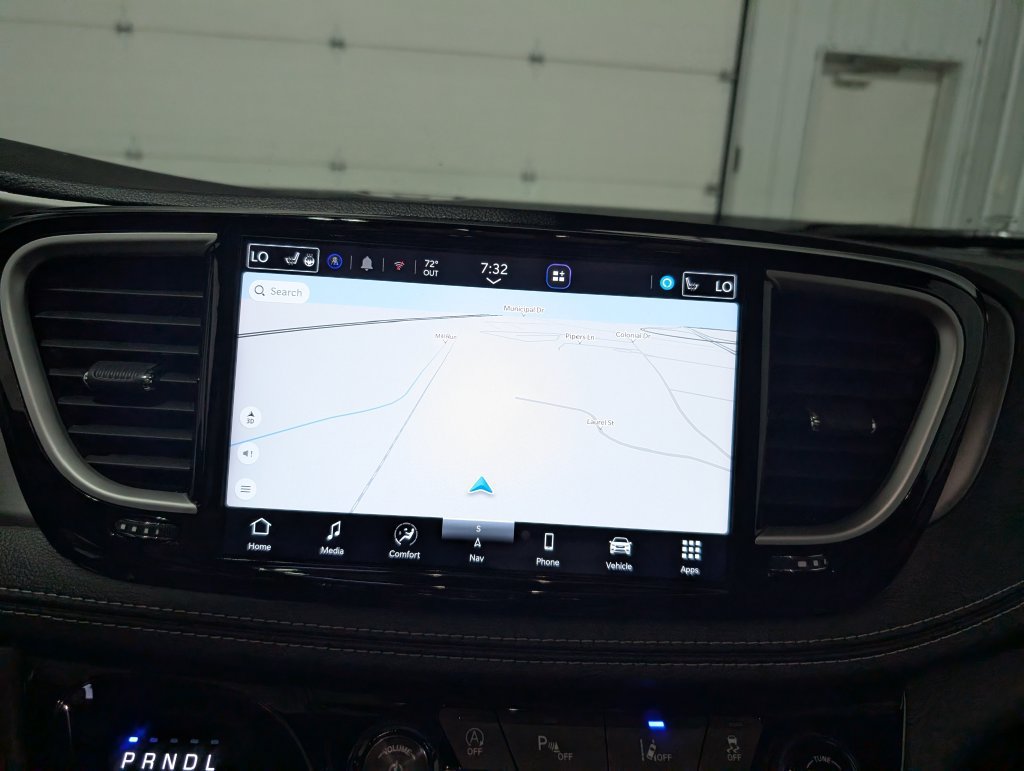 Used 2027 Chrysler Pacifica Limited FWD image 22