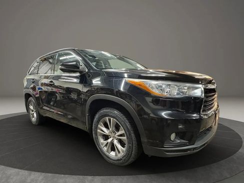 Used 2015 Toyota Highlander XLE image 2