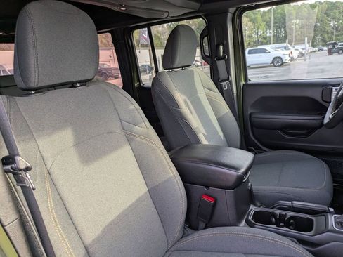 Used 2024 Jeep Wrangler Unlimited w/ Convenience Group image 31