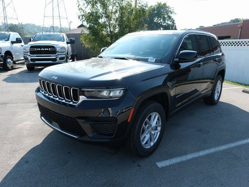 New 2025 Jeep Grand Cherokee Laredo w/ Luxury Tech Group I AWD/4WD image 12