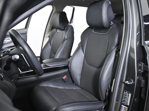 Used 2025 Genesis GV70 2.5T image 25