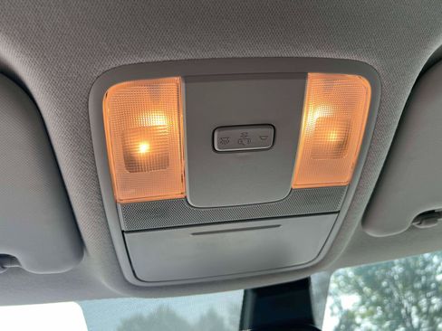 Used 2025 Kia Soul LX w/ LX Technology Package FWD image 8