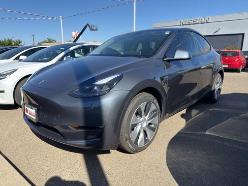 Used 2023 Tesla Model Y Long Range AWD/4WD image 28