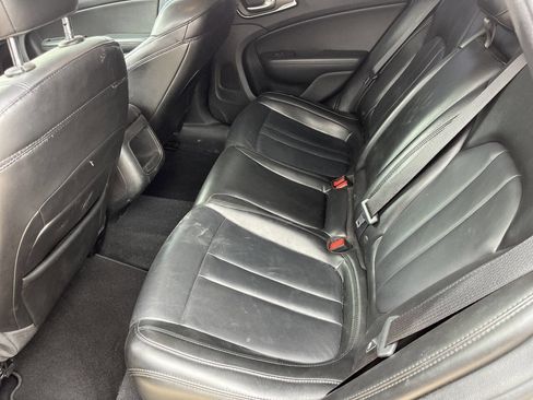 Used 2017 Chrysler 200 Limited Platinum FWD image 6