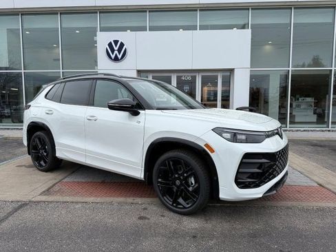 New 2026 Volkswagen Tiguan SE R-Line image 1