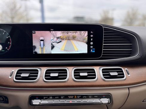 Used 2022 Mercedes-Benz GLS 450 4MATIC image 17