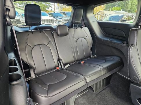 New 2026 Chrysler Pacifica Select image 17