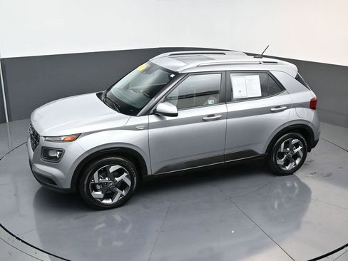 Certified 2025 Hyundai Venue SEL image 19