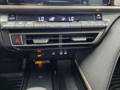 Used 2025 Toyota Camry SE image 15